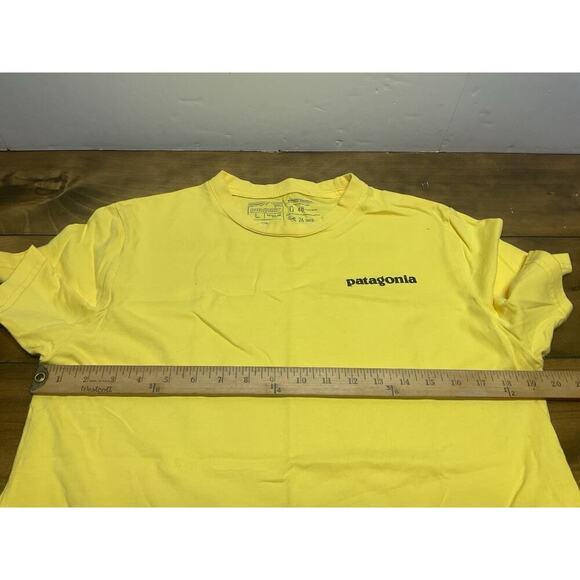 Patagonia Mens Yellow Logo Responsibili Tee Size Large - Picture 5 of 7